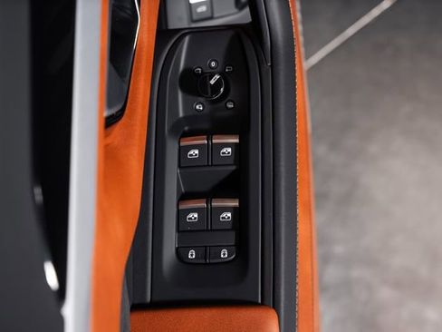 Used 2022 Lamborghini Urus AWD/4WD image 68