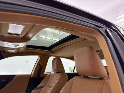 Certified 2025 Lexus ES 350 w/ Premium Package FWD image 28