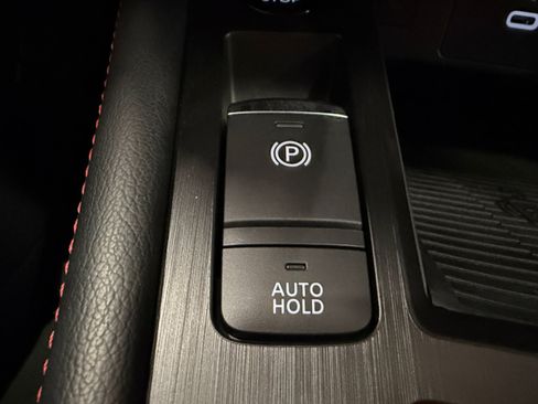 Used 2026 Nissan Kicks SR FWD image 32