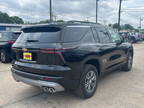 New 2026 Chevrolet Traverse LT w/ Driver Confidence Package AWD/4WD image 8