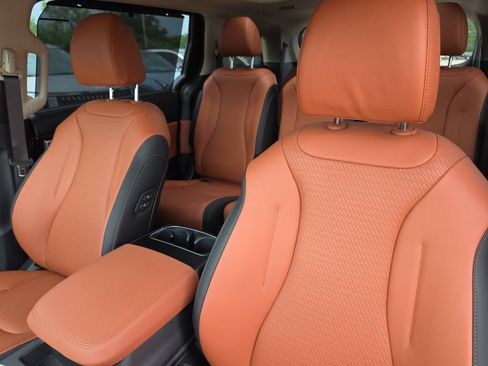 New 2027 Kia Carnival SX Prestige FWD image 24