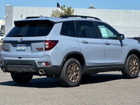 Used 2023 Honda Passport TrailSport image 2