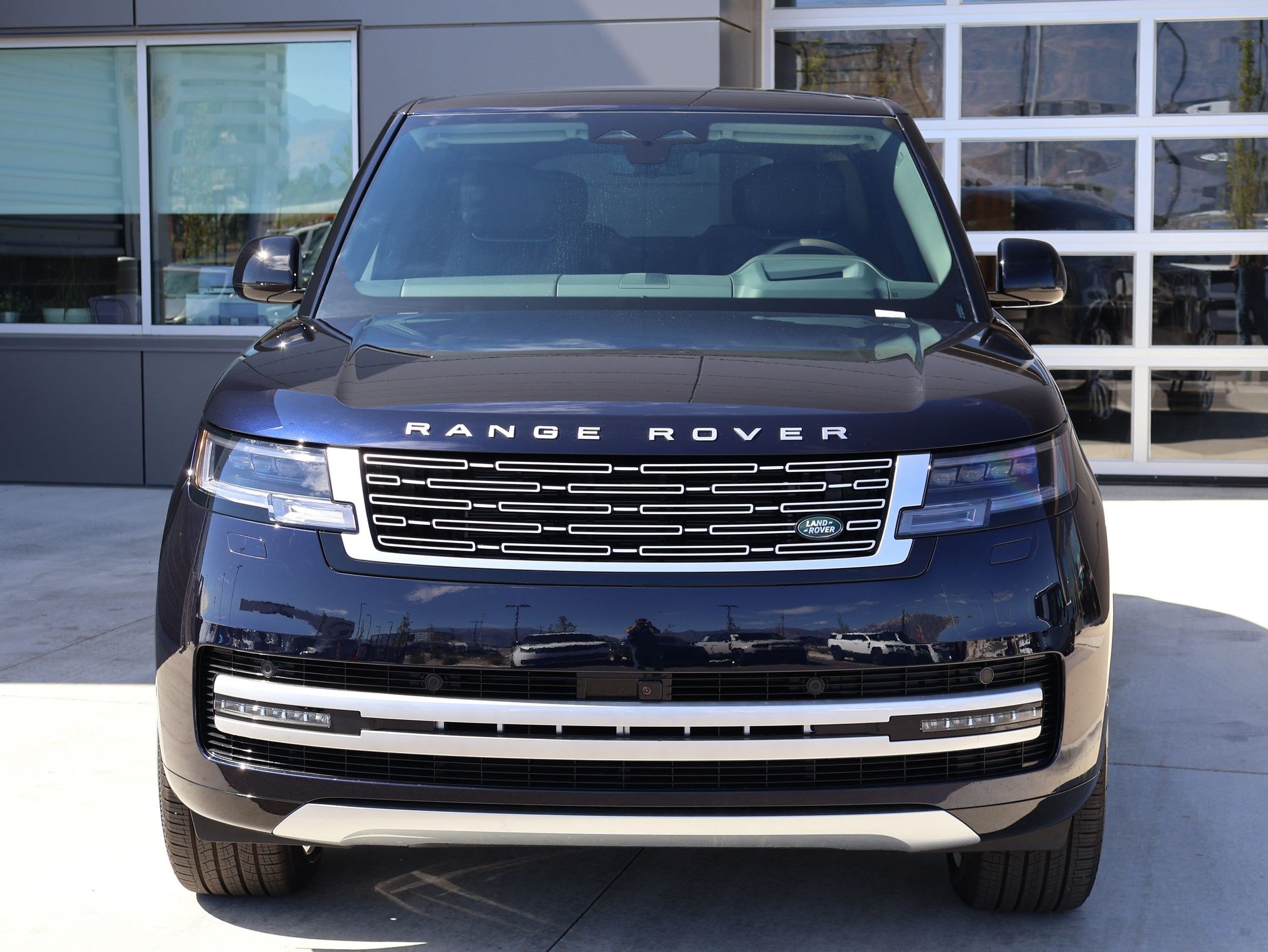 New 2026 Land Rover Range Rover Autobiography AWD/4WD image 2