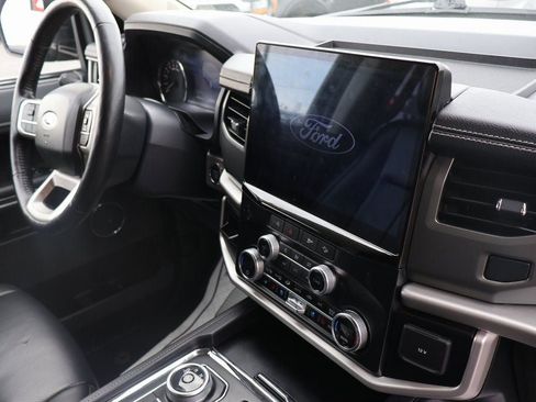 Used 2024 Ford Expedition XLT image 9