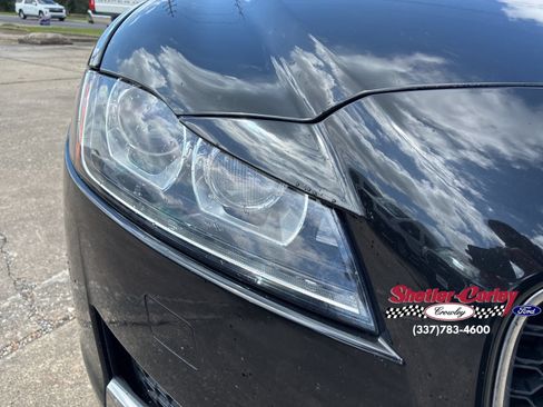 Used 2018 Jaguar XF Premium RWD image 4