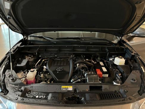 Used 2025 Toyota Highlander LE FWD image 34