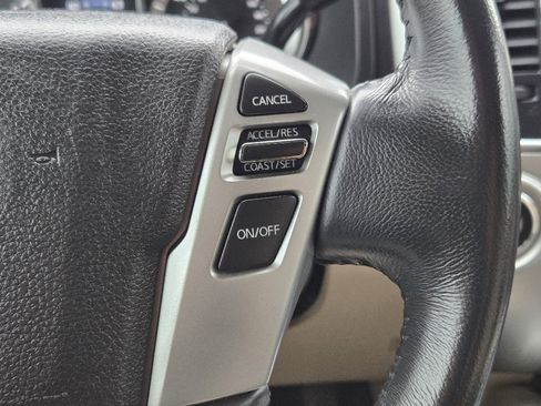 Used 2017 Nissan Titan SL image 28