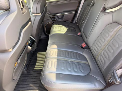 Used 2022 Rivian R1T Adventure AWD/4WD image 13