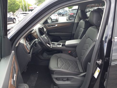 Used 2024 Volkswagen Atlas SE AWD/4WD image 11