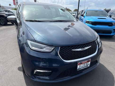 Used 2023 Chrysler Pacifica Limited FWD image 6