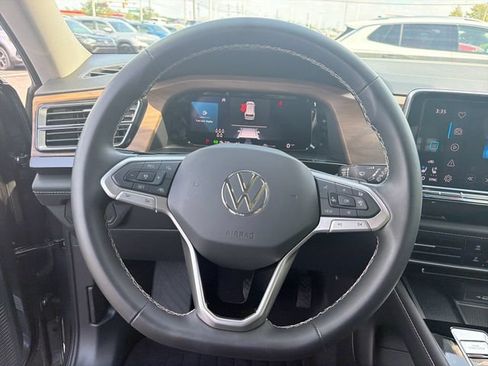 Used 2024 Volkswagen Atlas SE AWD/4WD image 26