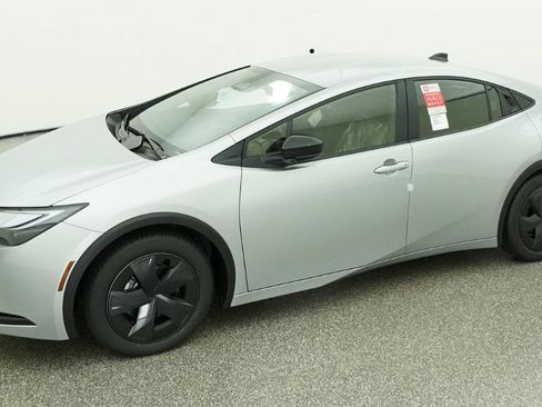 New 2026 Toyota Prius Plug-In Hybrid FWD image 5