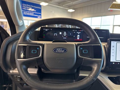 Used 2025 Ford Expedition Max Active AWD/4WD image 19