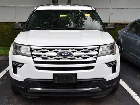Used 2018 Ford Explorer XLT FWD image 3