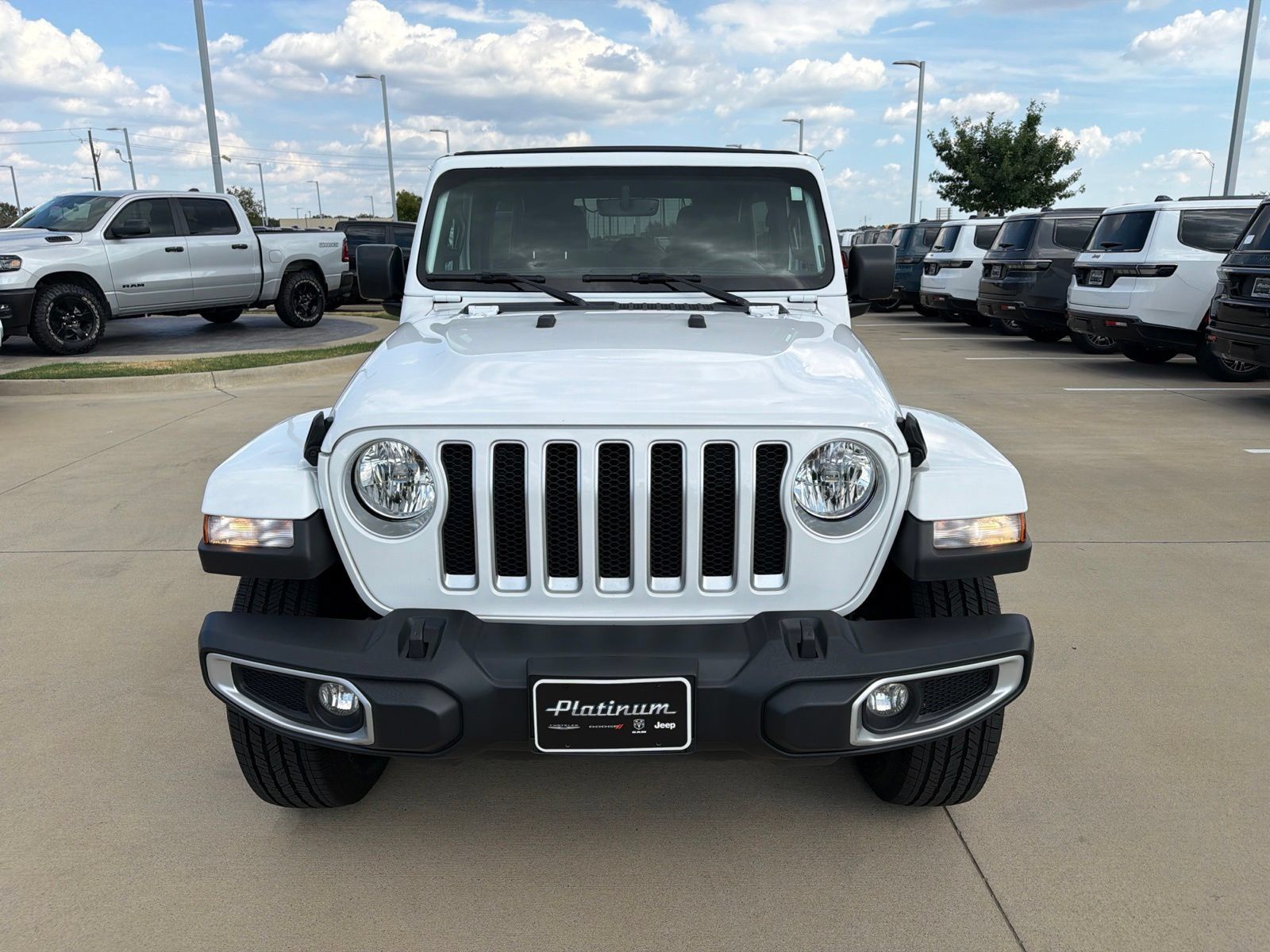Used 2023 Jeep Wrangler Unlimited Sahara w/ Safety Group AWD/4WD image 8