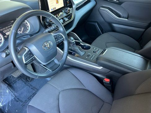 Certified 2024 Toyota Highlander LE image 12