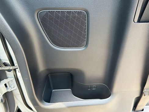 Used 2024 Nissan Frontier SV RWD image 23