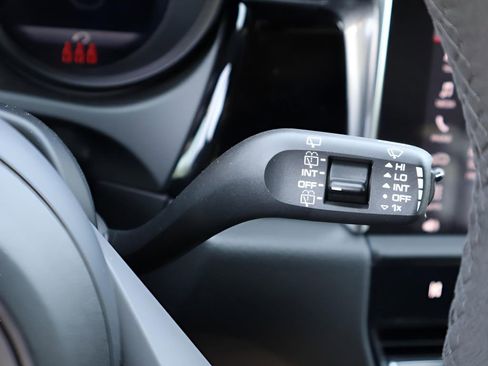 Certified 2025 Porsche Macan AWD/4WD image 31