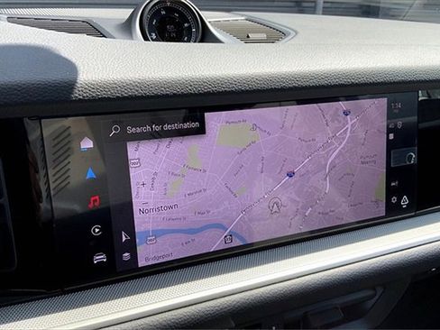 Used 2025 Porsche Cayenne image 28