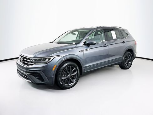 Used 2023 Volkswagen Tiguan SE image 3