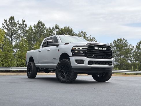 Used 2026 RAM 2500 Laramie AWD/4WD image 2