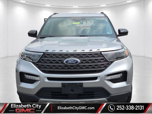 Used 2022 Ford Explorer XLT w/ Equipment Group 202A AWD/4WD image 3