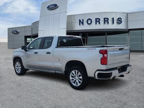Used 2020 Chevrolet Silverado 1500 Custom w/ Custom Value Package AWD/4WD image 3