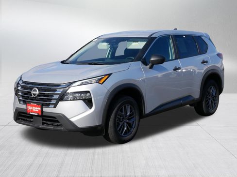 Used 2024 Nissan Rogue S AWD/4WD image 3