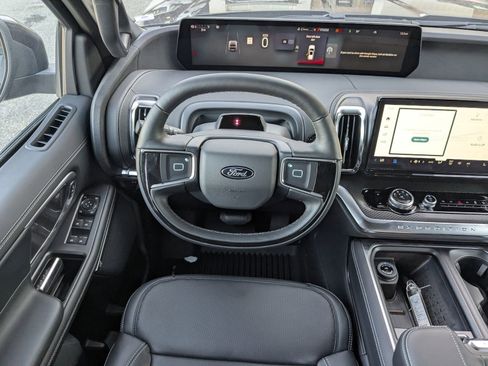 New 2025 Ford Expedition Platinum w/ Stealth Performance Package AWD/4WD image 18