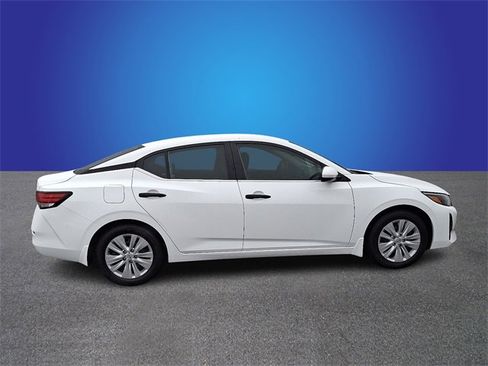 Used 2024 Nissan Sentra S image 4