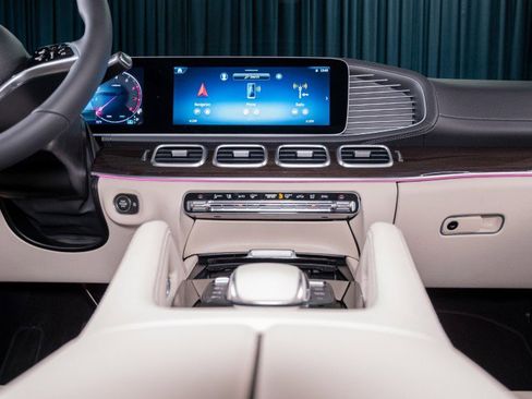 Used 2026 Mercedes-Benz GLS 450 4MATIC image 23