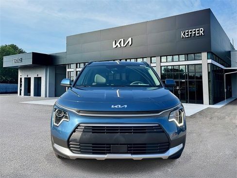 Certified 2025 Kia Niro EX image 3