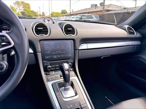 Used 2024 Porsche 718 Boxster RWD image 9