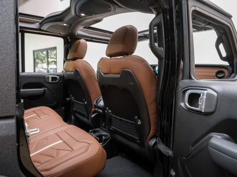 Used 2024 Jeep Wrangler Unlimited Rubicon w/ Technology Group image 84