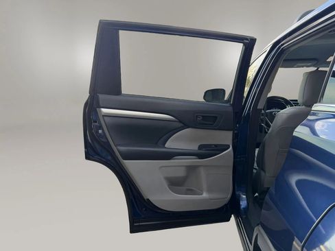 Used 2015 Toyota Highlander Plus FWD image 33
