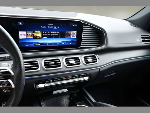 Used 2024 Mercedes-Benz GLS 450 4MATIC image 23