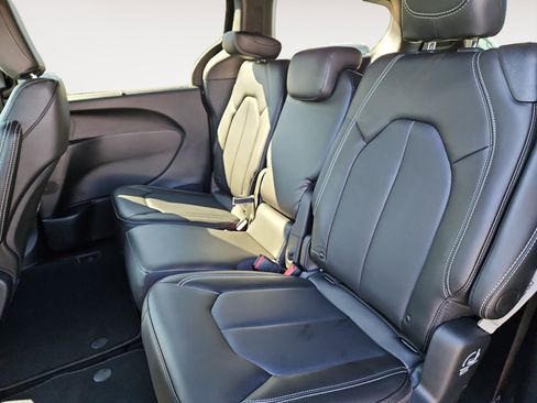 New 2026 Chrysler Pacifica Select image 13