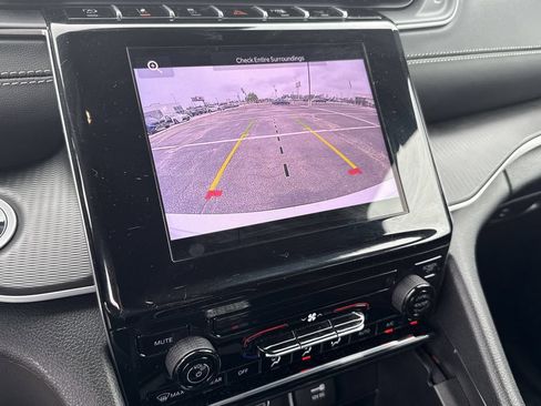 Used 2025 Jeep Grand Cherokee L Laredo RWD image 21