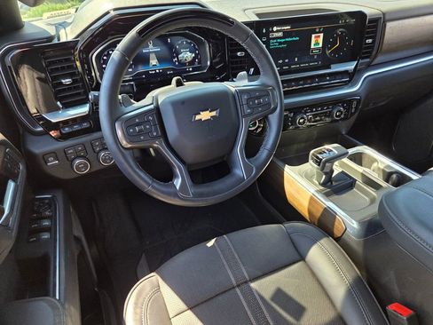 Used 2025 Chevrolet Silverado 1500 High Country AWD/4WD image 8
