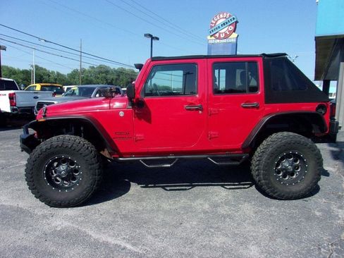 Used 2014 Jeep Wrangler Unlimited Sport w/ Connectivity Group AWD/4WD image 2