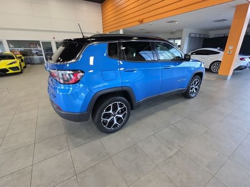 Used 2025 Jeep Compass Limited AWD/4WD image 11