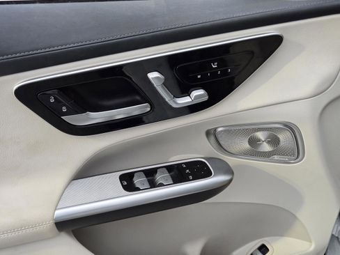 Used 2024 Mercedes-Benz GLC 300 image 9