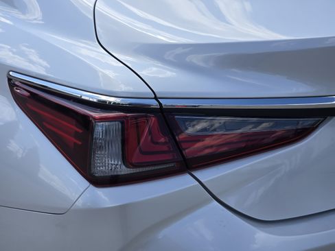 Used 2025 Lexus ES 350 w/ Premium Package FWD image 37
