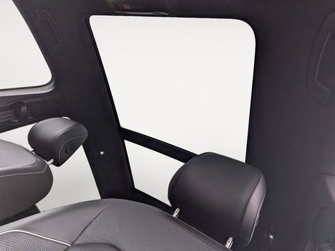 Used 2022 Volkswagen Tiguan SEL R-Line image 25