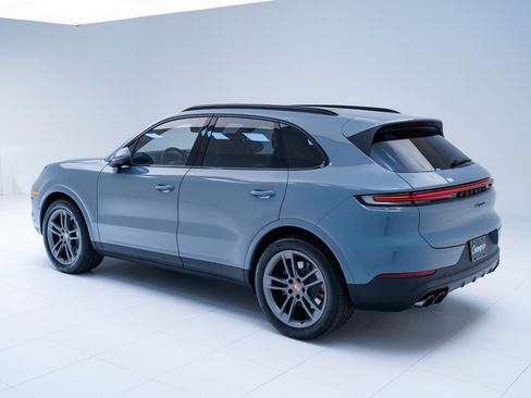 Used 2026 Porsche Cayenne AWD/4WD image 3