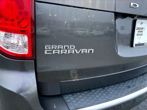 Used 2018 Dodge Grand Caravan SE w/ UConnect Hands-Free Group image 29