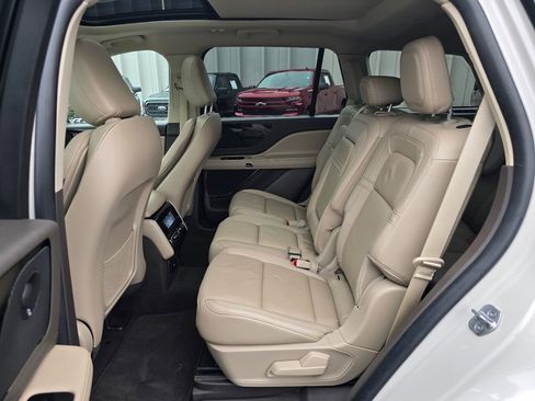 Used 2022 Lincoln Aviator Reserve RWD image 11