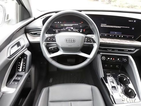 Used 2025 Audi Q5 Premium w/ Convenience Package AWD/4WD image 16
