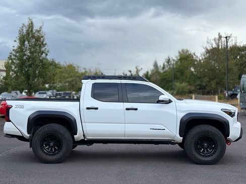 Used 2024 Toyota Tacoma TRD Off-Road w/ TRD Off Road Upgrade Package AWD/4WD image 6