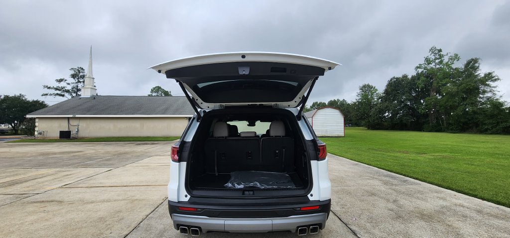 Used 2026 GMC Acadia Elevation w/ Elevation Premium Package FWD image 22